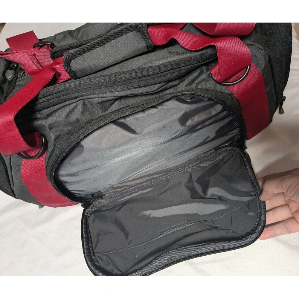 EDDIE BAUER Luggage Burgundy Black Canvas Travel Duffle Bag‎ EUC